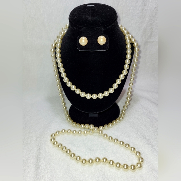 None Jewelry - Classic Cream Pearl 5mm Beaded Necklace and Stud Earring Set / Pierced